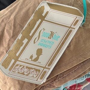 Snow White and the Seven Dwarfs Clutch
